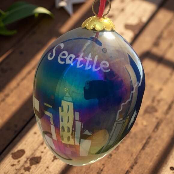 Smith-Western Eglemise Hand Painted Seattle City Scape Christmas Ornament - Picture 1 of 12